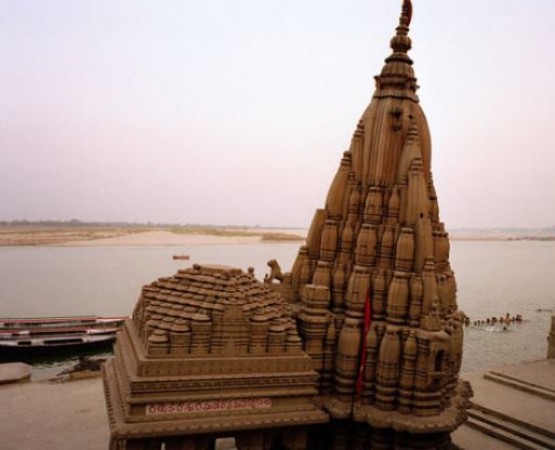 This amazing temple of Kashi is more leaned than the tower of Pisa, know about it