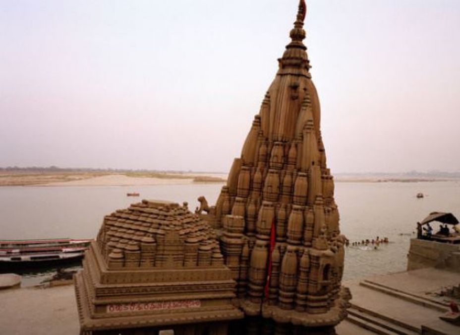 काशी का ये अद्भुत मंदिर पीसा की मीनार से भी ज्यादा है झुका, कई सालों से बना है राज