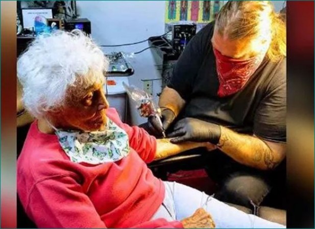 103-year-old woman got her first tattoo as soon as she came out of isolation