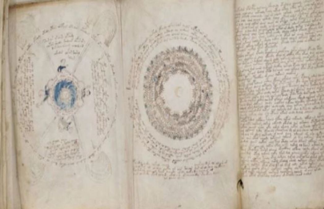 कोई नहीं पढ़ पाया यह रहस्यमयी किताब, 600 साल पुराना है इतिहास