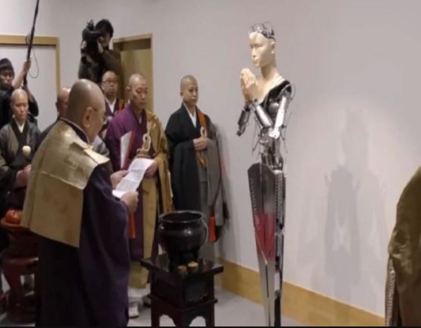 Buddhist temple in Japan puts faith in robot priest