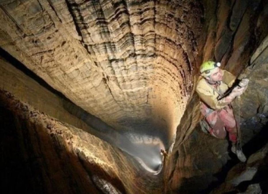 यहां मौजूद है दुनिया की दूसरी सबसे गहरी गुफा, एक झलक देखने से कांप उठता है इंसान