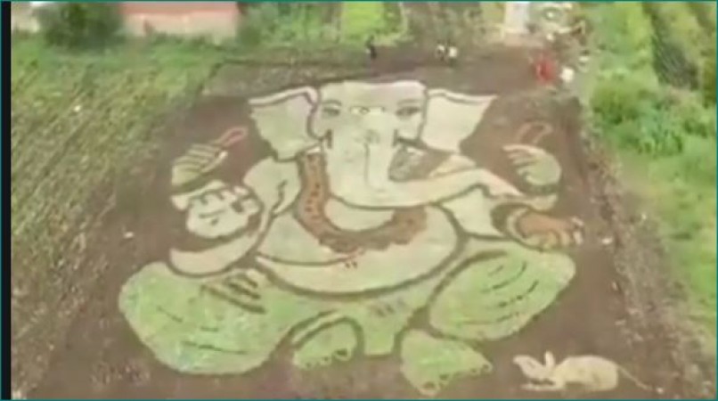 Village boys made Ganesh ji in the field, video goes viral