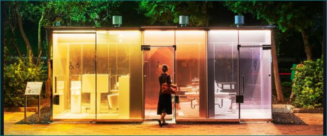 जापान ने बनाया ट्रांसपेरेंट दीवारों वाला पब्लिक टॉयलेट