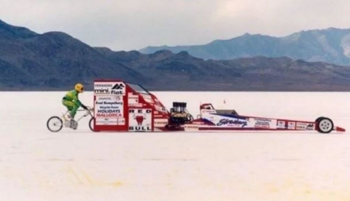 Taking a Bicycle, this man ran like a luxury car, breaking the 24-year-old world record!