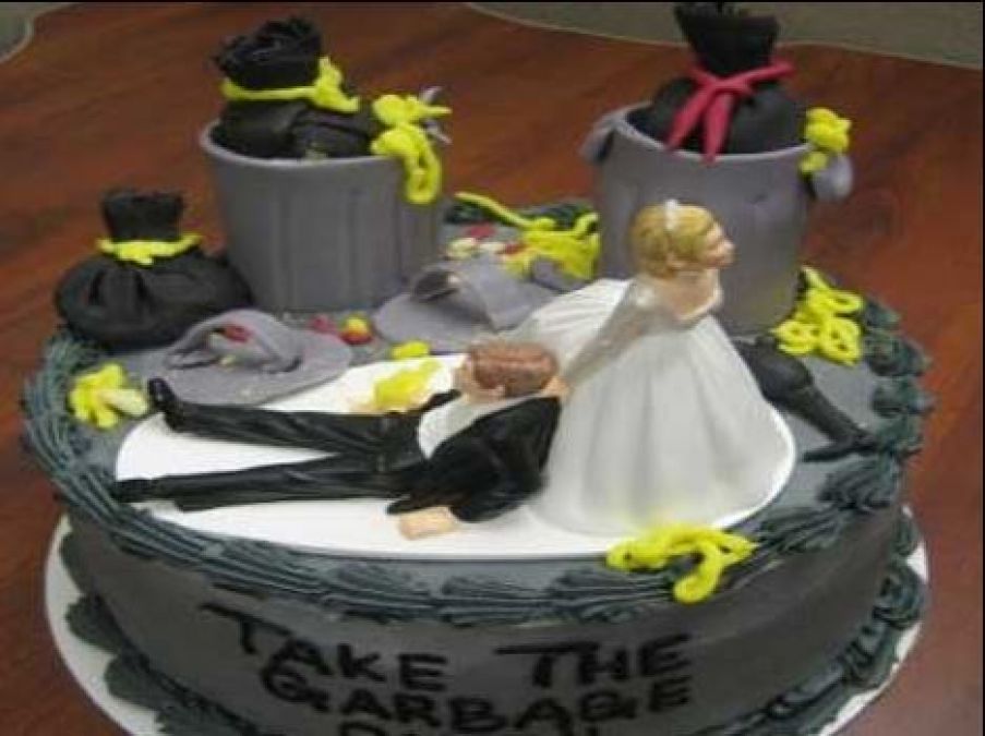 Divorce के लिए आने लगे हैं ऐसे बेहतरीन केक...