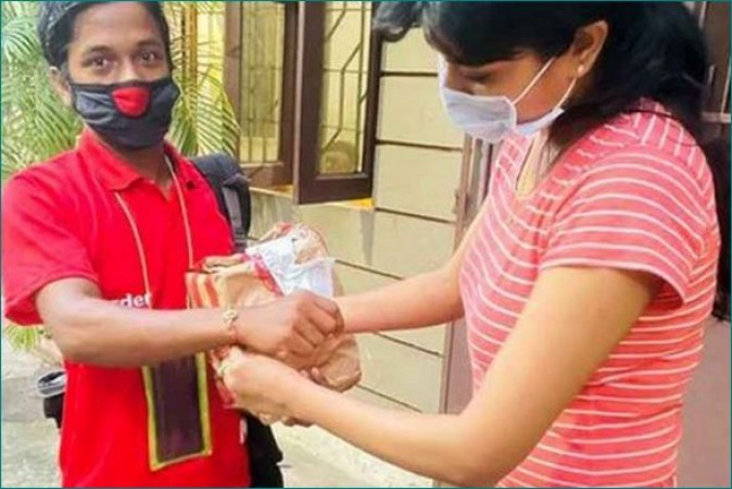 Zomato delivery boy's bare wrist not seen by girl, tied Rakhi