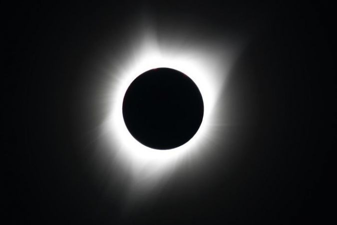 सूर्य ग्रहण की इन तस्वीरों को देखकर आप हैरान और दंग रह जाएंगे