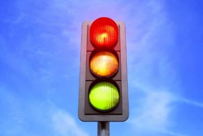 Reasons Behind Traffic Light Colors Are Red, Yellow, and Green