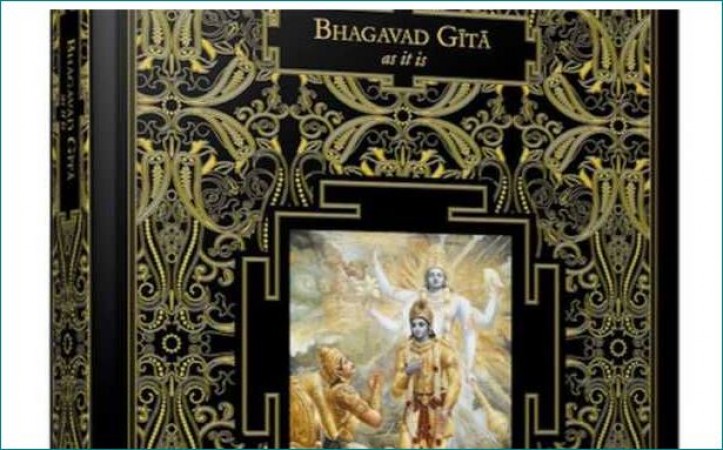 This is world's biggest Shrimad Bhagwadgita, requires 4 people to turn a page
