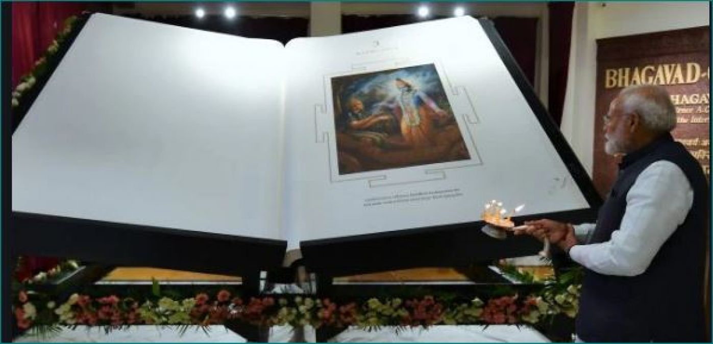 This is world's biggest Shrimad Bhagwadgita, requires 4 people to turn a page