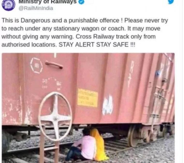 Railways turned out to be the enemy of love; this Picture is giving the Proof!