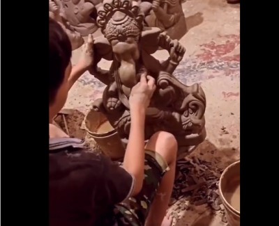 मासूम बच्चे ने बनाई गणपति बप्पा की खूबसूरत मूर्ति, वायरल हो रहा वीडियो