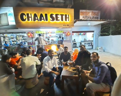 Chaai Seth ने डाला 5 और नए चाय फ्लेवर्स, खचाखच लगी रहती है भीड़