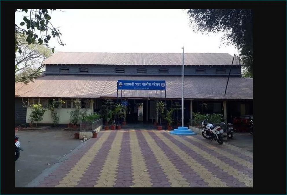 'All works done here for free' reads board installed outside Police station