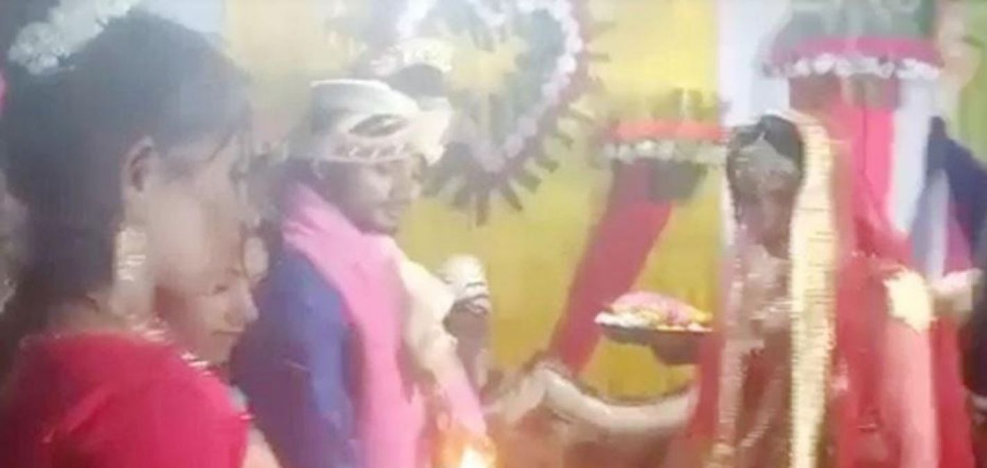 UP: Groom was putting sindoor vermilion to bride, in the middle the lover came and then…