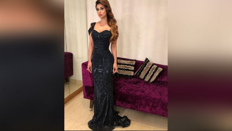 Beauty in Black : अवार्ड में छाया मौनी रॉय का जादू