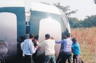 हैदराबाद में उतरी ‘उड़न तश्तरी’ को देखने टूट पड़े लोग, सच सामने आया तो उड़ गए होश