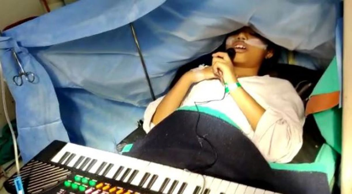 9-year-old girl playing piano, doctor continues brain surgery