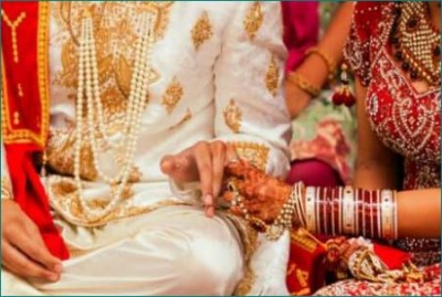Example of love: Bride became crippled but still groom gets married