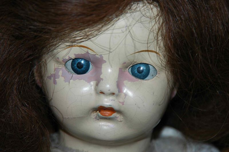 तो इसलिए नीली आँखों वाली गुड़िया को देखकर छूट जाते हैं लोगों के पसीने