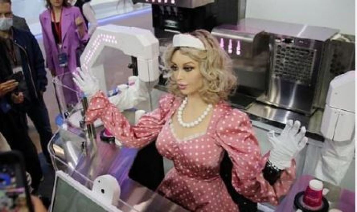 Now supermodel Robot will serve coffee, cafe to open here soon