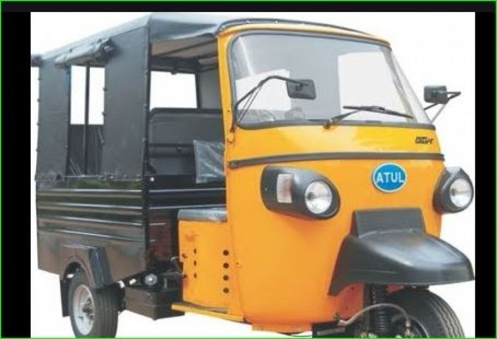 This 23-year-old converts three-wheeler auto in home