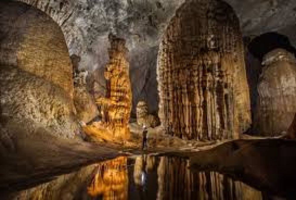 This is the largest cave in the world, scary voices come from inside