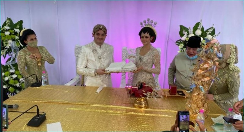 Couple invites 10,000 people to wedding, unique way celebration