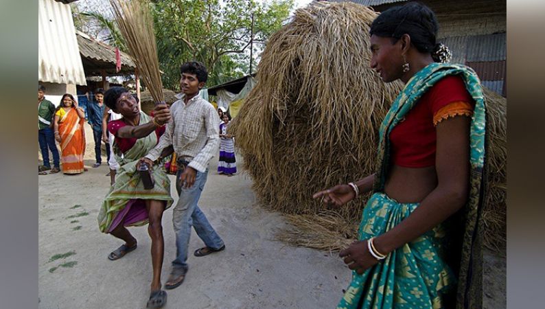 भारत की गलियों और मोहल्लों में मिलती है ऐसी तस्वीरें