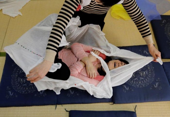 टोक्यो में प्रेगनेंसी के बाद होने वाले दर्द से निजात पाने के लिए ये अजीबोगरीब थेरेपी अपना रही है महिलाए