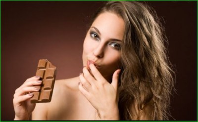 चॉकलेट डे : इस वजह से चॉकलेट की दीवानी होती है लडकियां, सेहत के लिए भी है फायदेमंद