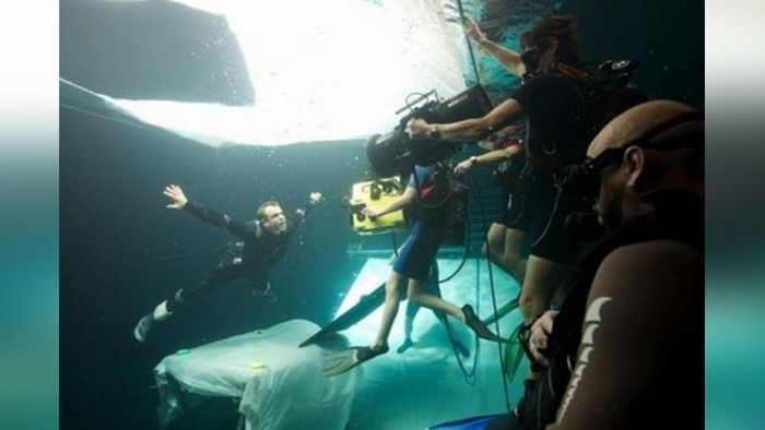 Underwater शूट करने में कितनी परेशानी होती है स्टार्स को, देखिये फोटोज