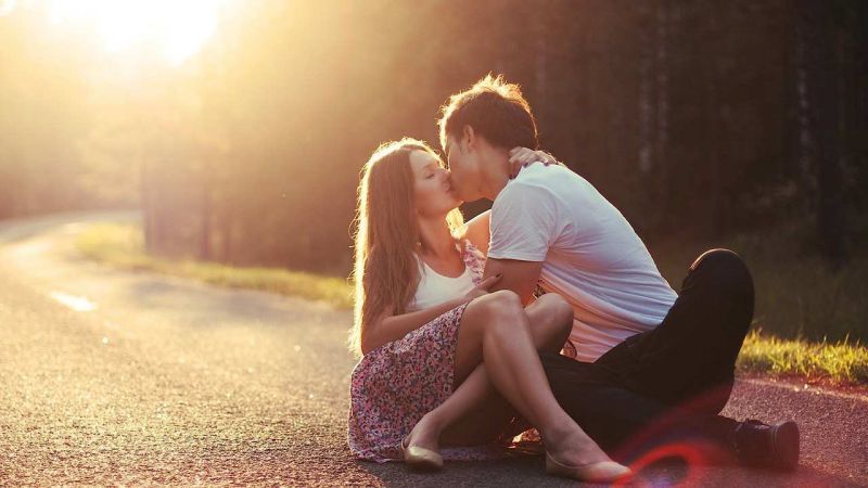 KISS DAY : अपने लवर को किस करने से पहले इन बातों का रखे खास तौर से ध्यान