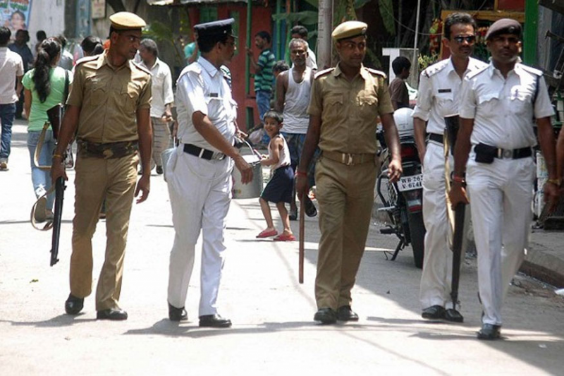 आखिर क्यों खाकी रंग की जगह सफ़ेद वर्दी पहनती है कोलकाता पुलिस? आप भी जानिए