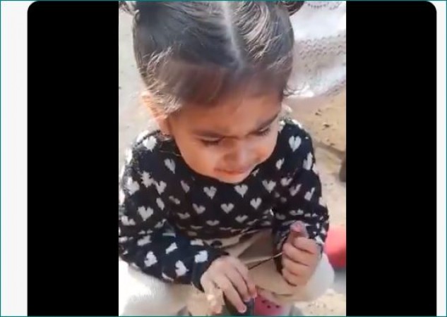 Video goes viral, little girl insisting mother for her husband