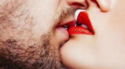 KISS DAY : इस तरह से आप भी अपने चुम्बन को बना सकते है और स्पेशल