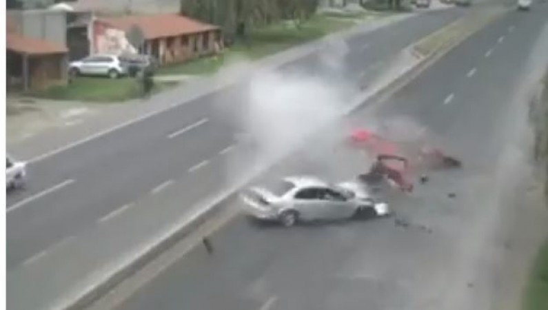 You must have never seen such a terrible accident video, the heart will be shaken after seeing it