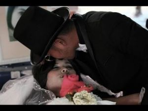 Video : प्यार साबित करने के लिए इस लड़के ने की मरी हुई GF से शादी