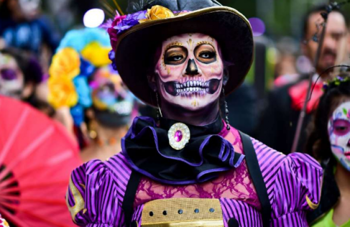 On this festival, people dress up like ghosts and skeletons in Mexico