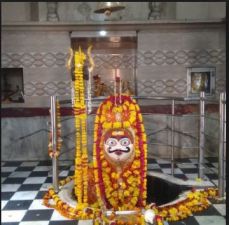 इस मंदिर में दिन में 3 बार अपना रूप बदलते हैं भगवान शिव