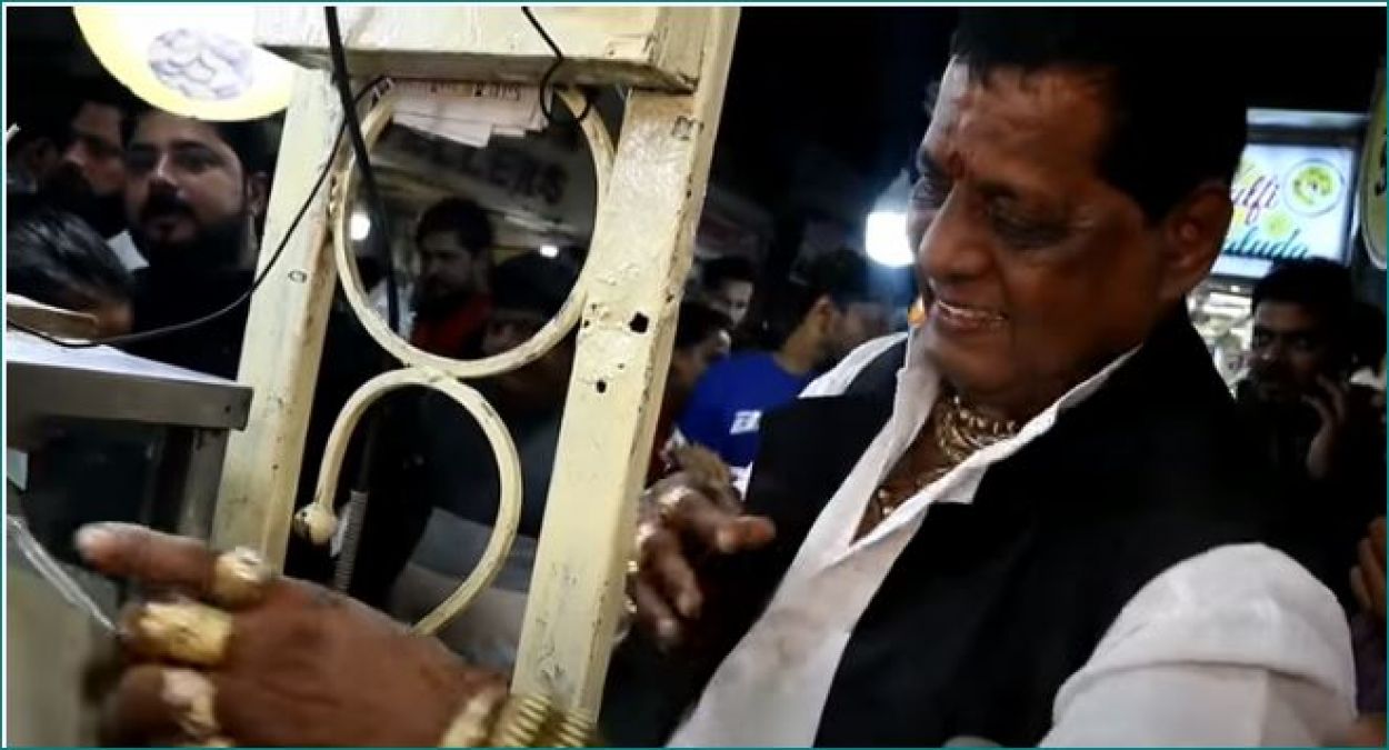 This shopkeeper sells kulfi wearing more than half a kilo of gold
