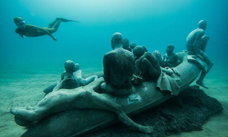 ये है दुनिया का पहला Undersea म्यूजियम जो आपको भी कर देगा हैरान