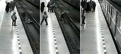 Video : मोबाइल में गेम खेलते खेलते 8 साल का बच्चा जा गिरा रेलवे ट्रैक पर