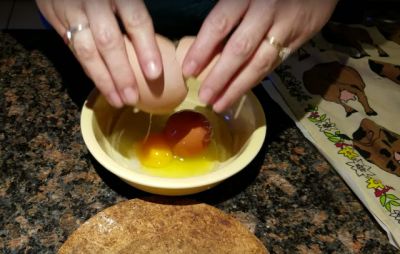 Video : जब अंडे के अंदर से निकला एक और अंडा