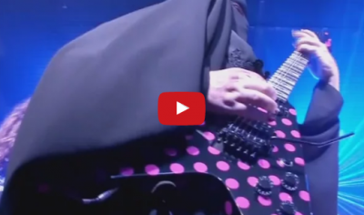 बुर्का पहन कर हैवी मेटल बैंड में गिटार बजाती है ये मुस्लिम महिला