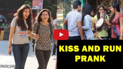 Video : जब अनजान लड़कों को सड़क पर KISS कर के भागी ये लड़की