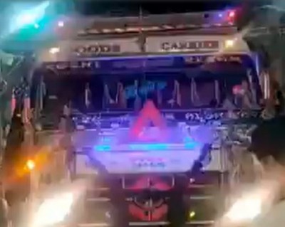 People stopped the truck just to listen horn, Video of truck driver goes