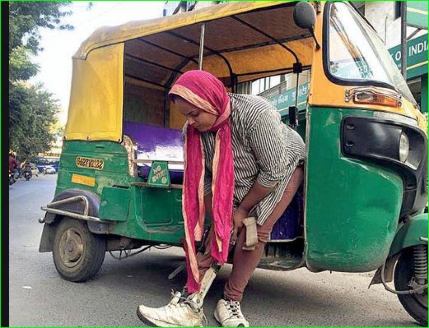 This disabled woman left her job, drives auto-rickshaw for father's cancer treatment