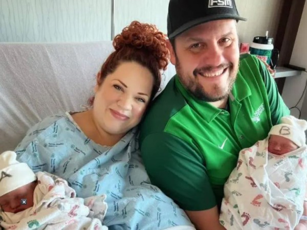 Woman gave birth to twins together, yet there is a difference of 1 year
